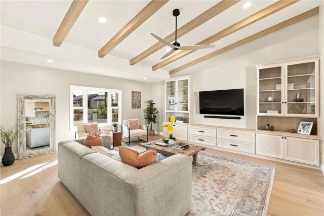 226 Santa Isabel Ave, Costa Mesa, CA 92627