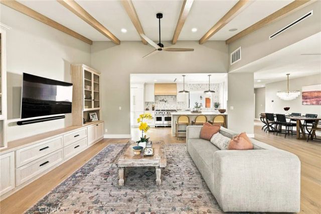 226 Santa Isabel Ave, Costa Mesa, CA 92627