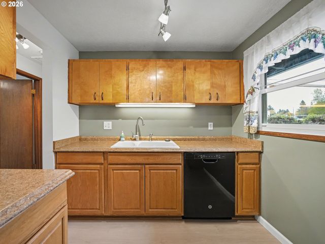 1780 Se 2ND Pl, Gresham, OR 97080