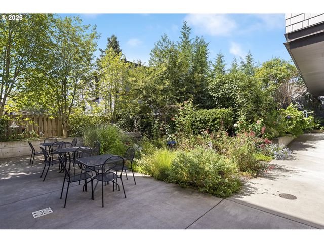 4262 Se Belmont St 201, Portland, OR 97215