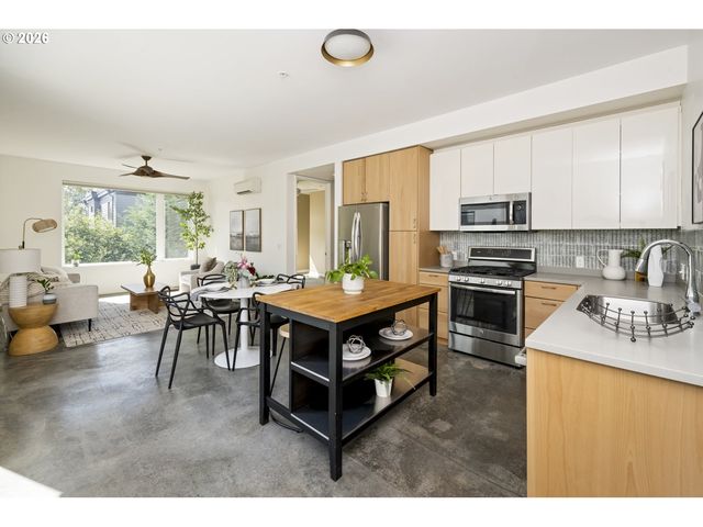 4262 Se Belmont St 201, Portland, OR 97215