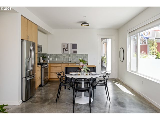 4262 Se Belmont St 201, Portland, OR 97215