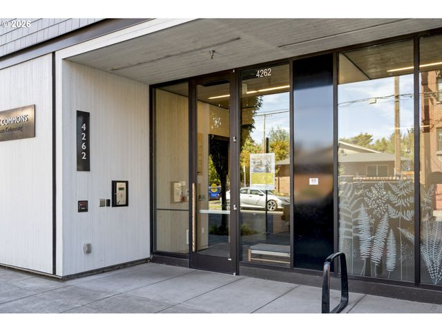 4262 Se Belmont St 201, Portland, OR 97215