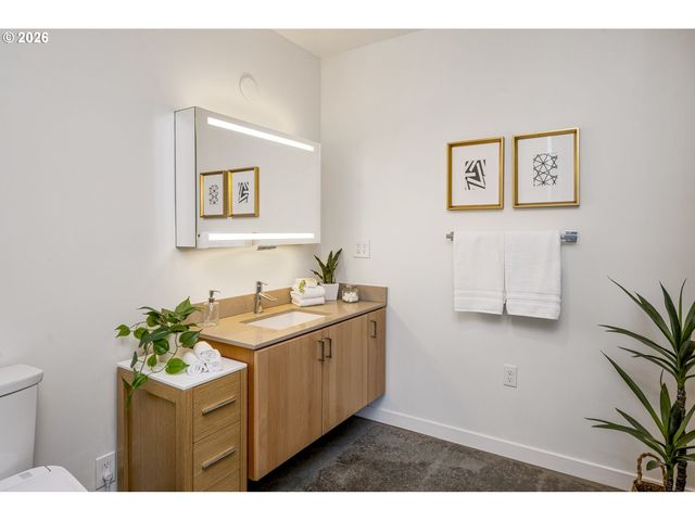 4262 Se Belmont St 201, Portland, OR 97215