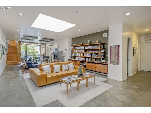 4262 Se Belmont St 201, Portland, OR 97215
