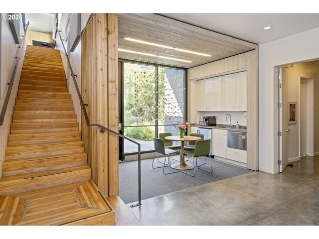 4262 Se Belmont St 201, Portland, OR 97215