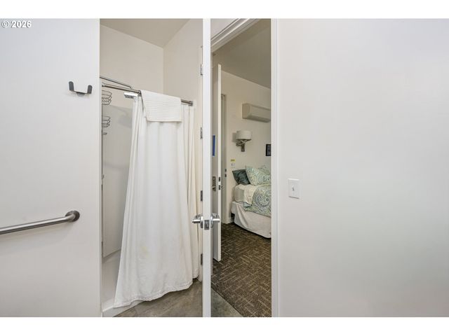 4262 Se Belmont St 201, Portland, OR 97215