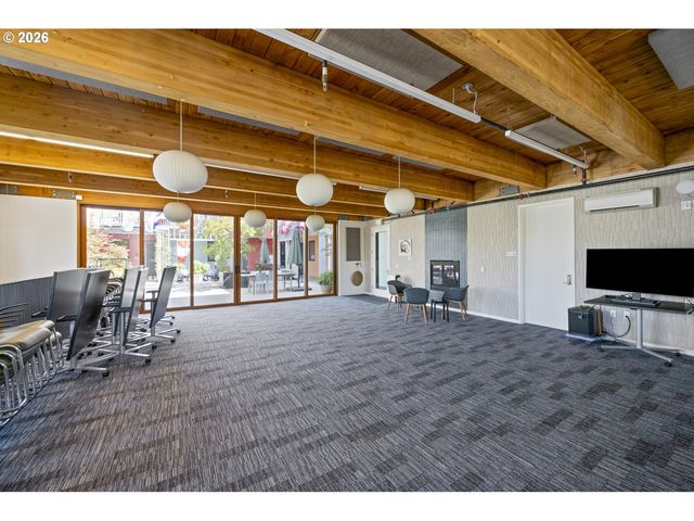 4262 Se Belmont St 201, Portland, OR 97215