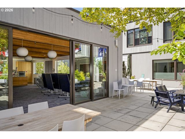 4262 Se Belmont St 201, Portland, OR 97215