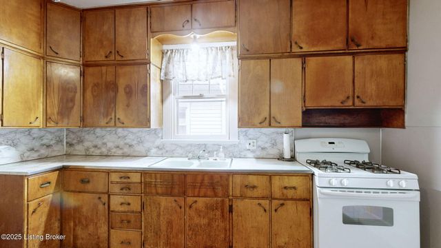 1034 Dixon Ave, Louisville, KY 40217