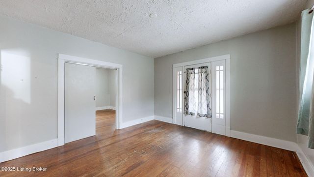 1034 Dixon Ave, Louisville, KY 40217