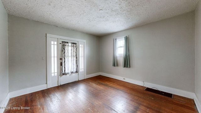 1034 Dixon Ave, Louisville, KY 40217