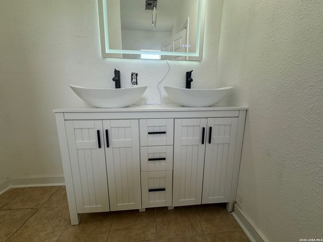 1409 Flanders, San Antonio, TX 78211