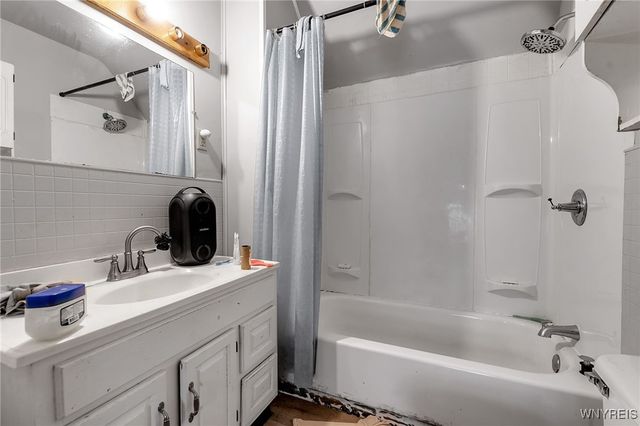 62 Pine Ridge Road, Cheektowaga, NY 14211