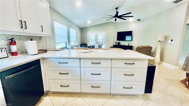 552 97th AVE N, Naples, FL 34108