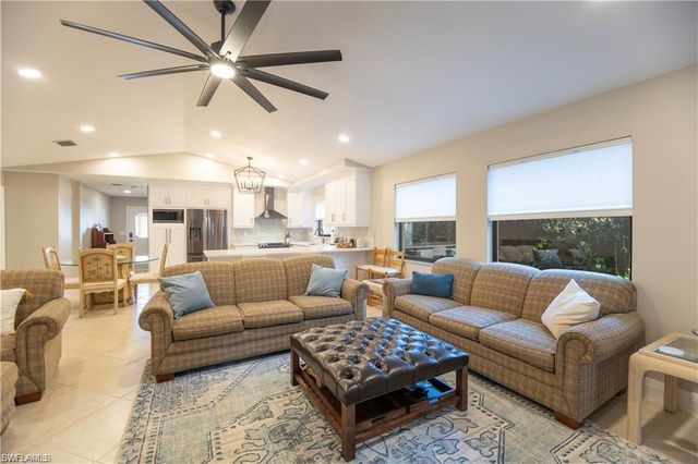 552 97th AVE N, Naples, FL 34108