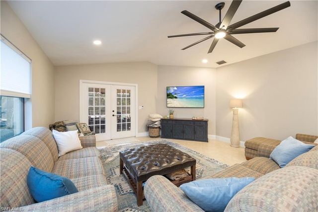 552 97th AVE N, Naples, FL 34108