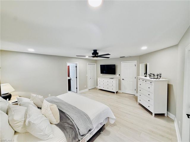 552 97th AVE N, Naples, FL 34108