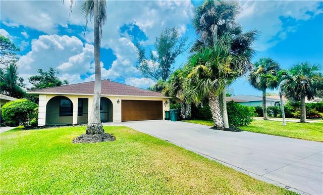 552 97th AVE N, Naples, FL 34108