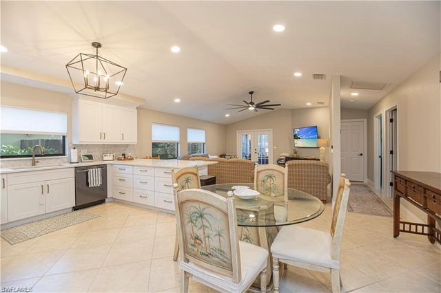 552 97th AVE N, Naples, FL 34108