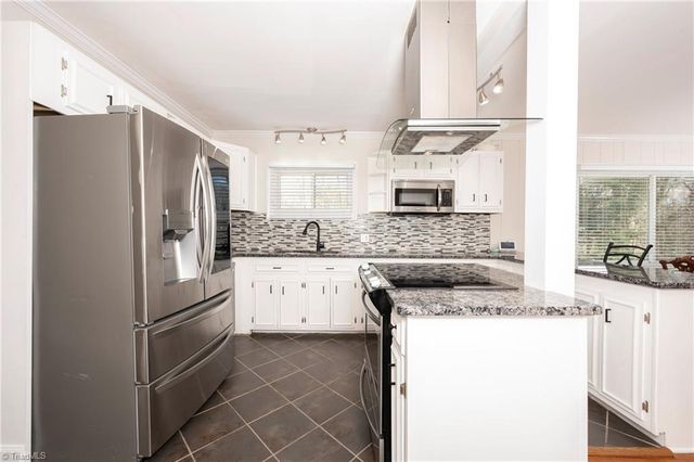 2855 Loch Drive, Winston-salem, NC 27106