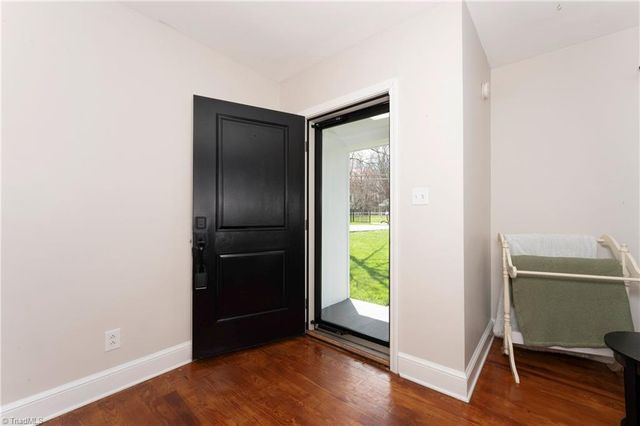 2855 Loch Drive, Winston-salem, NC 27106