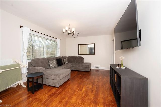 2855 Loch Drive, Winston-salem, NC 27106