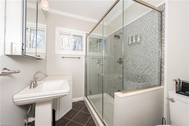 2855 Loch Drive, Winston-salem, NC 27106