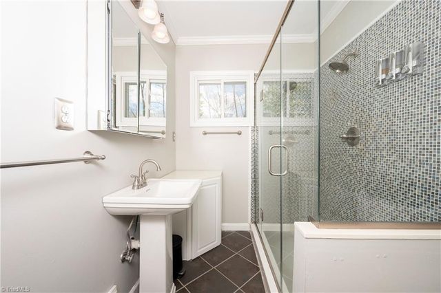 2855 Loch Drive, Winston-salem, NC 27106