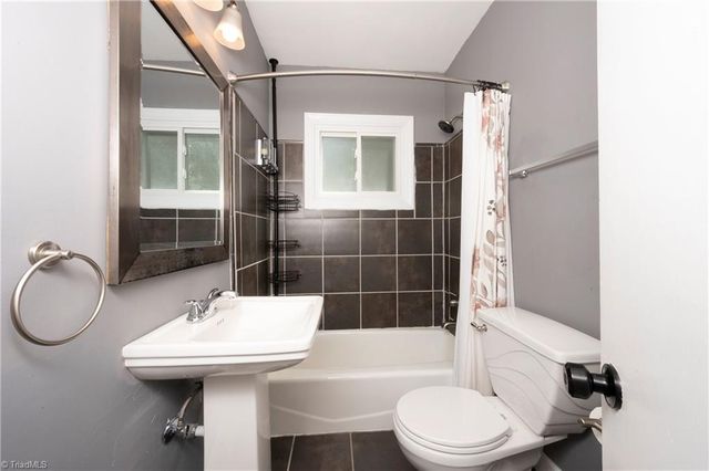 2855 Loch Drive, Winston-salem, NC 27106