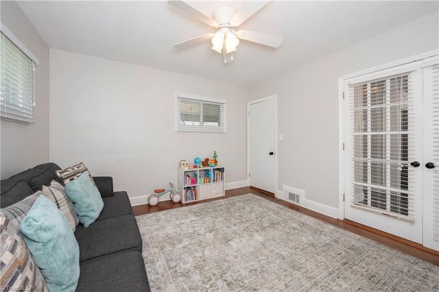 2855 Loch Drive, Winston-salem, NC 27106