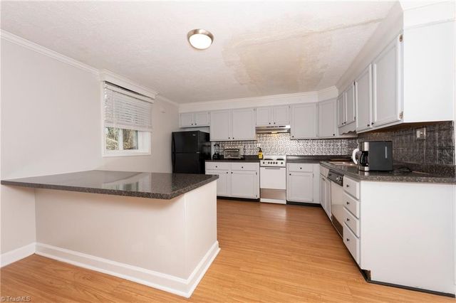 2855 Loch Drive, Winston-salem, NC 27106