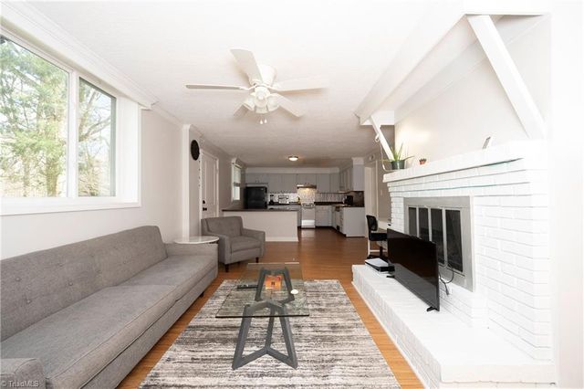 2855 Loch Drive, Winston-salem, NC 27106