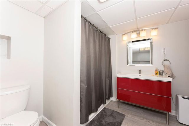 2855 Loch Drive, Winston-salem, NC 27106