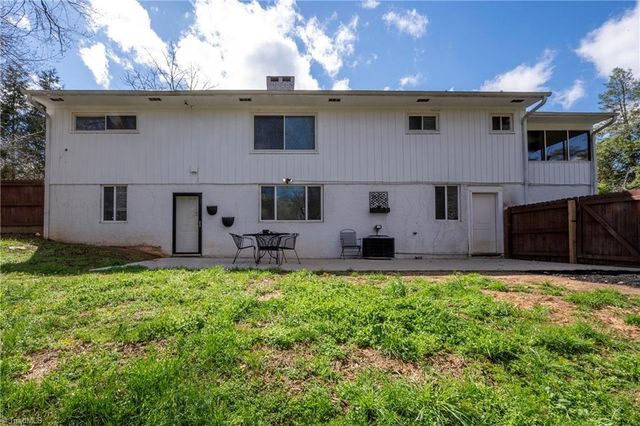 2855 Loch Drive, Winston-salem, NC 27106