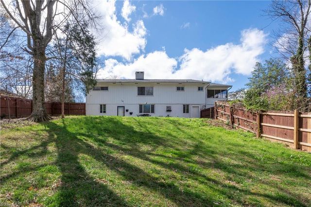 2855 Loch Drive, Winston-salem, NC 27106