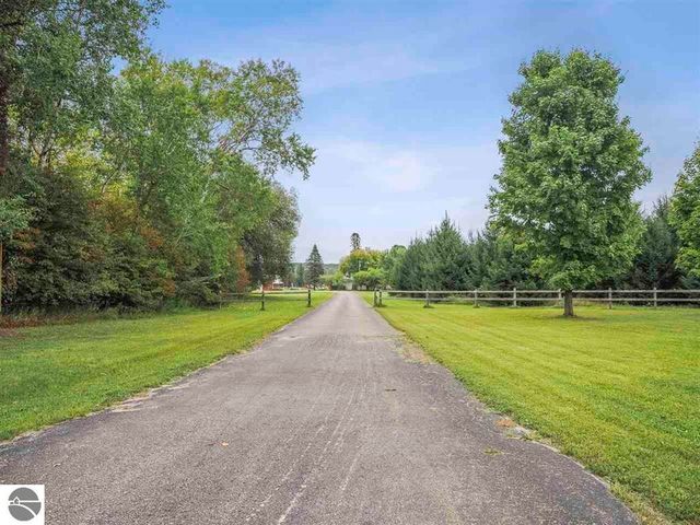 2322 N M-66, East Jordan, MI 49727