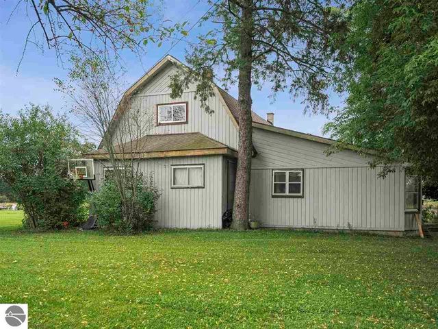 2322 N M-66, East Jordan, MI 49727