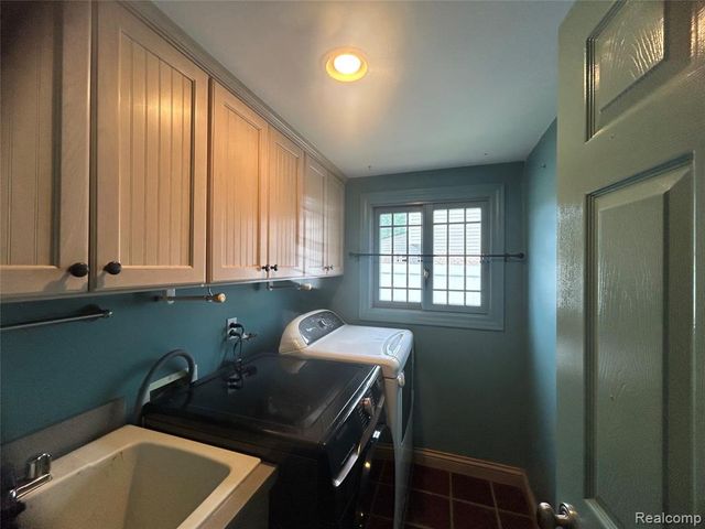 5045 Abington Drive, Troy, MI 48085