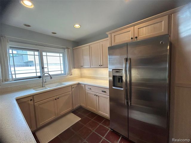 5045 Abington Drive, Troy, MI 48085