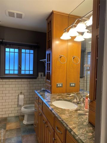 5045 Abington Drive, Troy, MI 48085