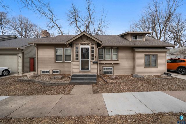 1016 W 27th St Street, Sioux Falls, SD 57105