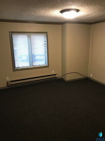 1016 W 27th St Street, Sioux Falls, SD 57105