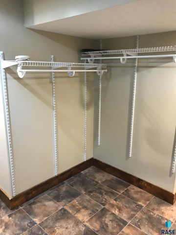 1016 W 27th St Street, Sioux Falls, SD 57105