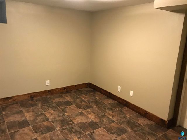 1016 W 27th St Street, Sioux Falls, SD 57105