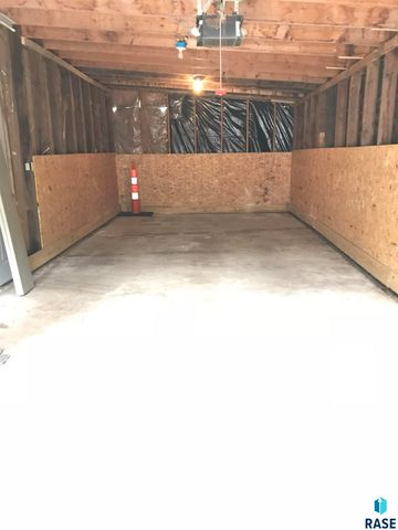 1016 W 27th St Street, Sioux Falls, SD 57105