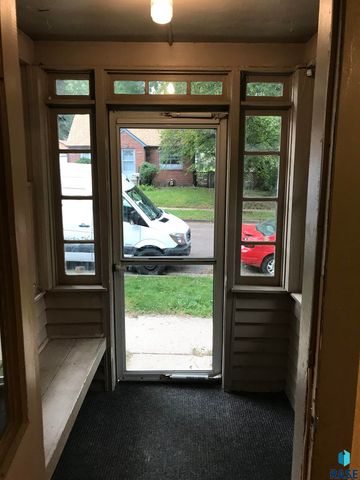 1016 W 27th St Street, Sioux Falls, SD 57105