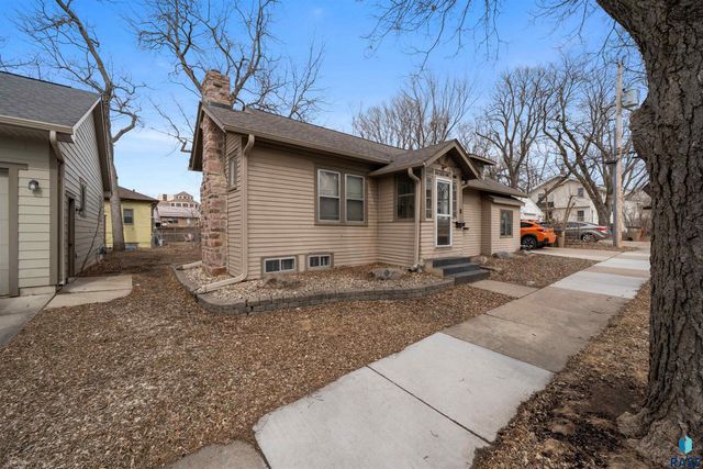 1016 W 27th St Street, Sioux Falls, SD 57105