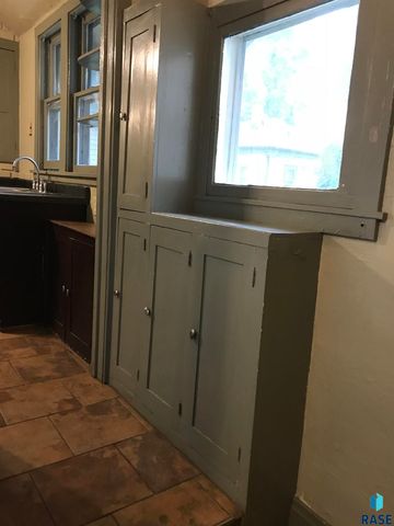 1016 W 27th St Street, Sioux Falls, SD 57105