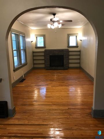 1016 W 27th St Street, Sioux Falls, SD 57105